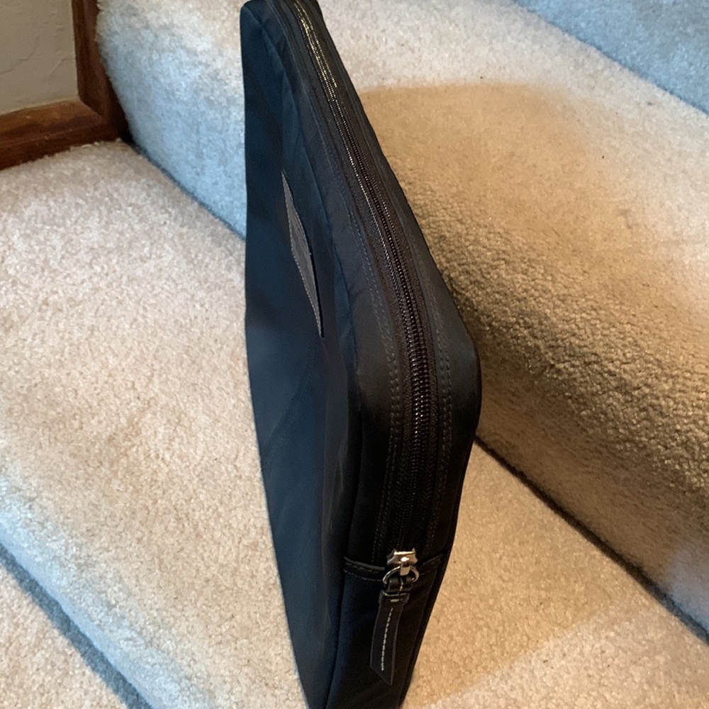 BRAND NEW NEVER USED COACH Computer Bag with zipper. - Picture 4 of 10